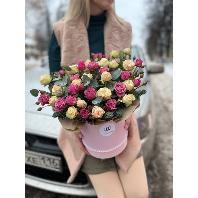 Шл.коробка из кустовых роз в Бугульме от магазина цветов «Rosemary»
